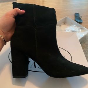 New Steve Madden Raddle Suede black boot 7.5